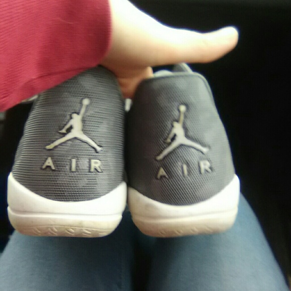 Women's size 7.5 gray cheetah print Jordan's - Picture 3 of 4